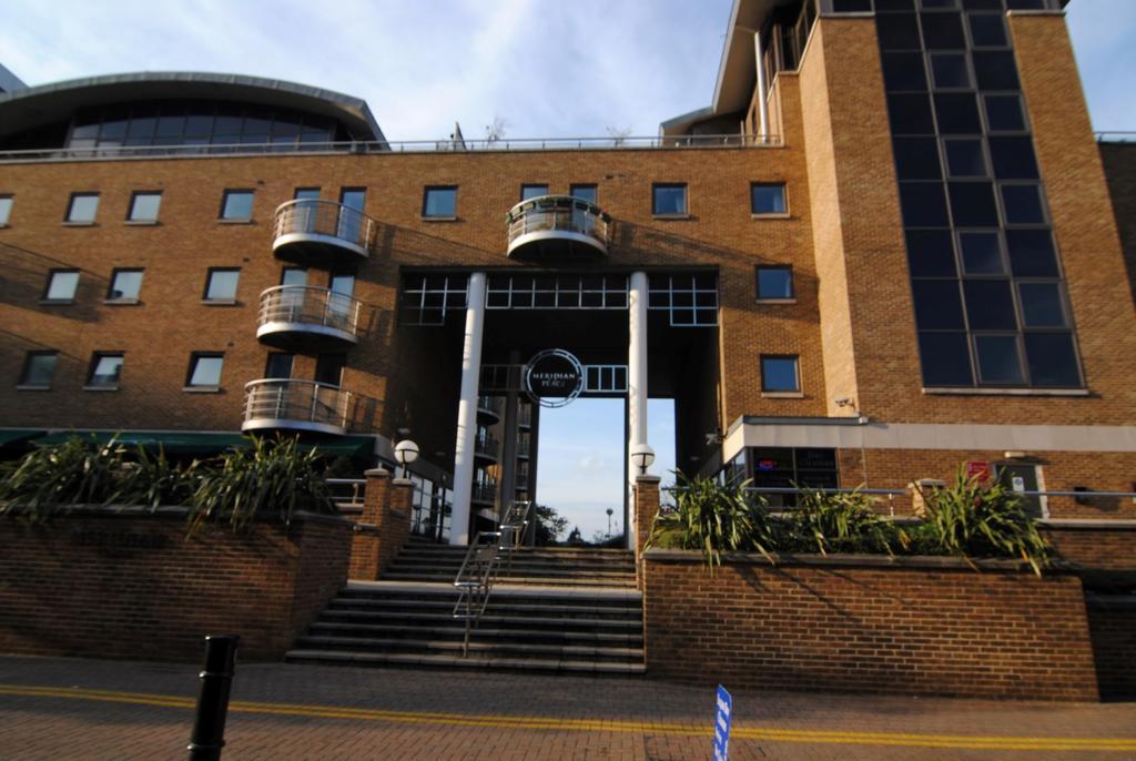 Apartment Wharf - Meridian Place Barking  Exterior photo