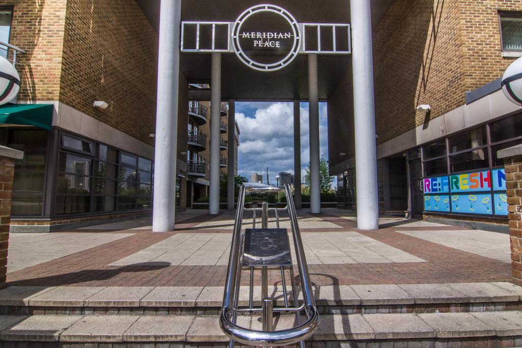 Apartment Wharf - Meridian Place Barking  Exterior photo