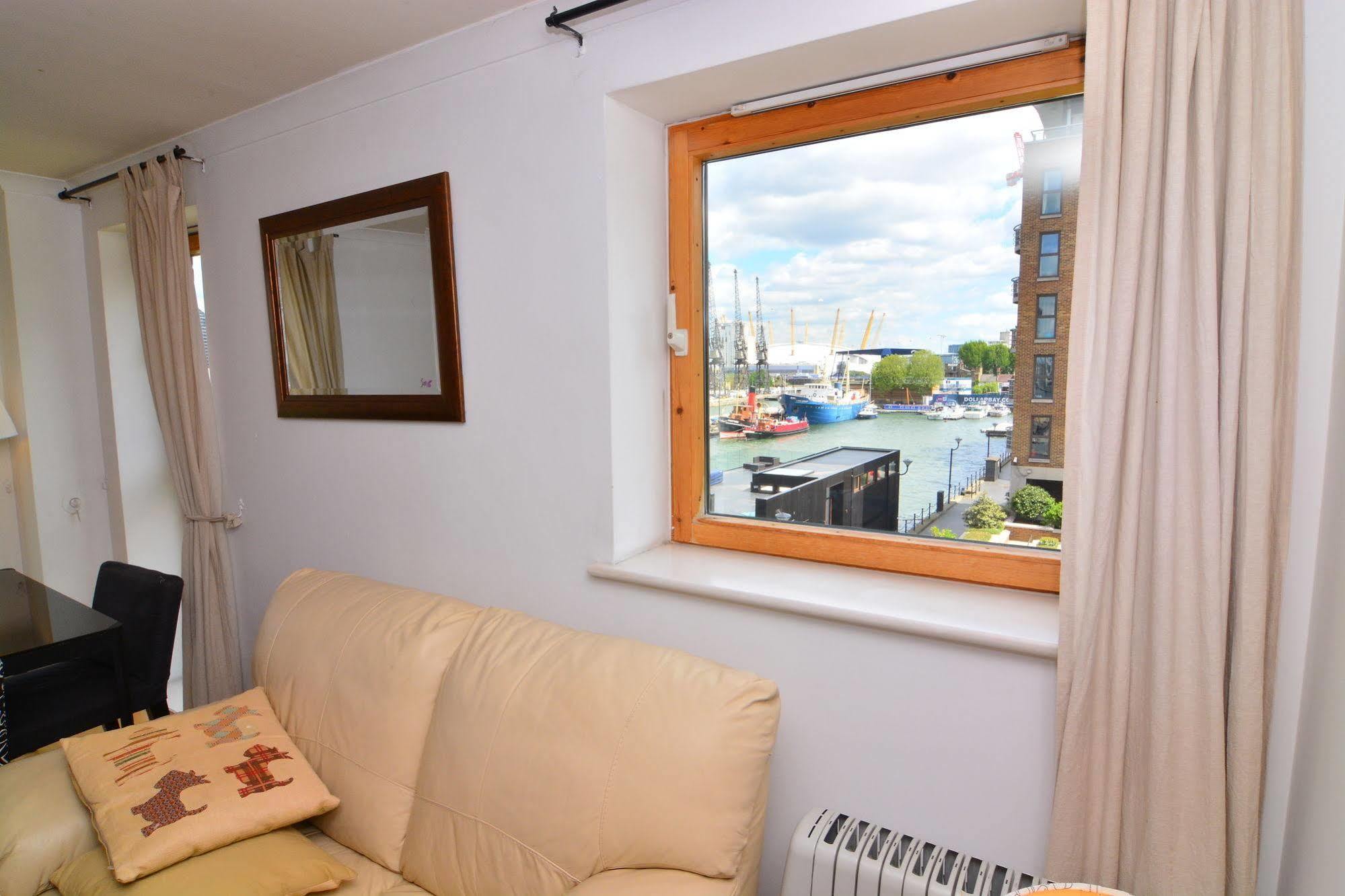 Apartment Wharf - Meridian Place Barking  Exterior photo